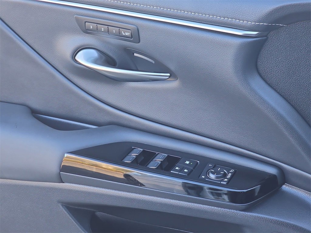 Used 2024 Lexus ES 250 w/ Premium Package image 27