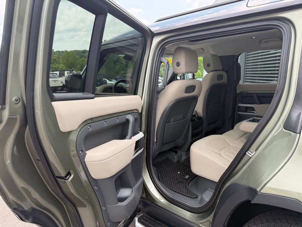 Used 2020 Land Rover Defender 110 First Edition AWD/4WD image 21
