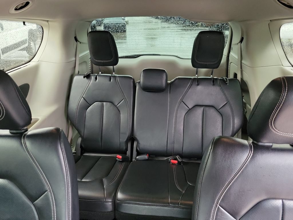 Used 2022 Chrysler Pacifica Touring-L FWD image 15