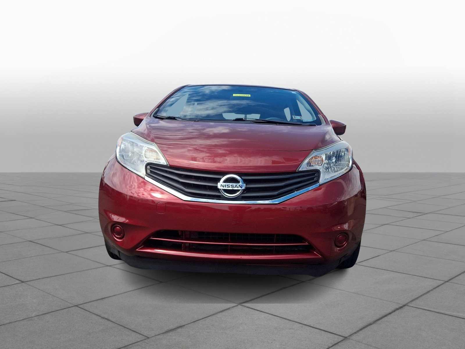 Used 2016 Nissan Versa Note SV FWD image 2