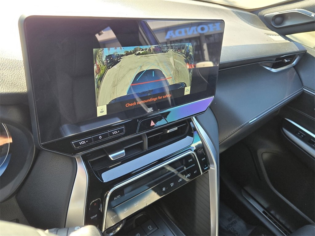 Used 2024 Toyota Venza XLE image 21