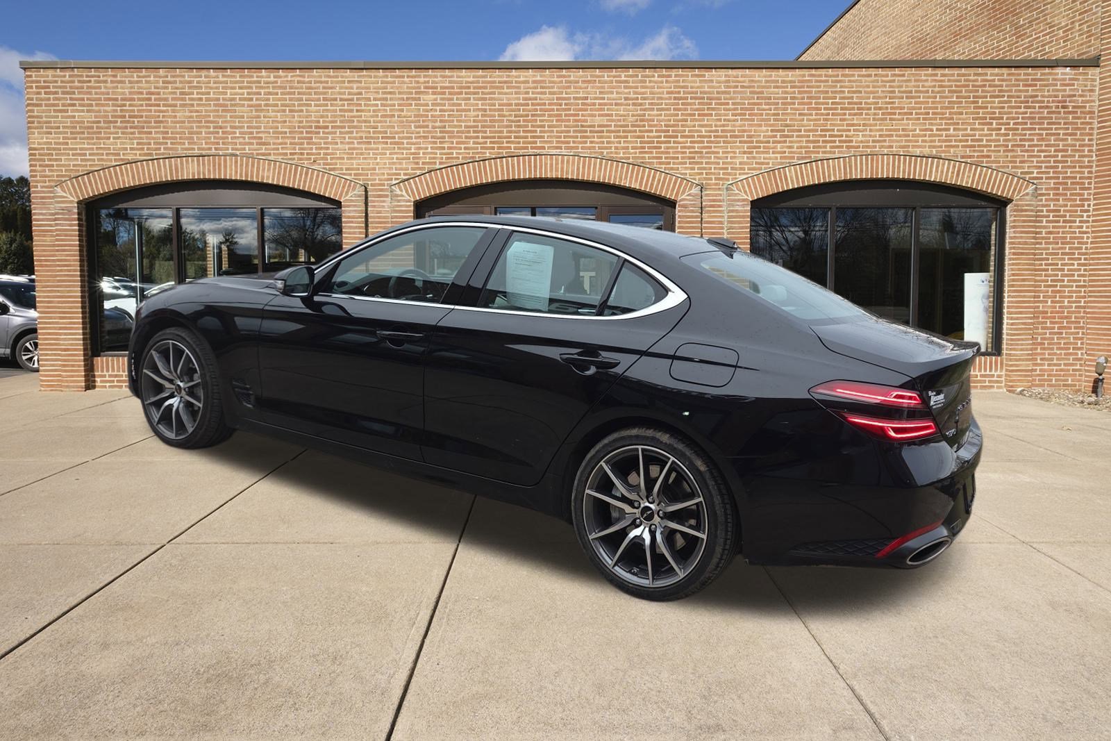 Used 2025 Genesis G70 2.5T image 6