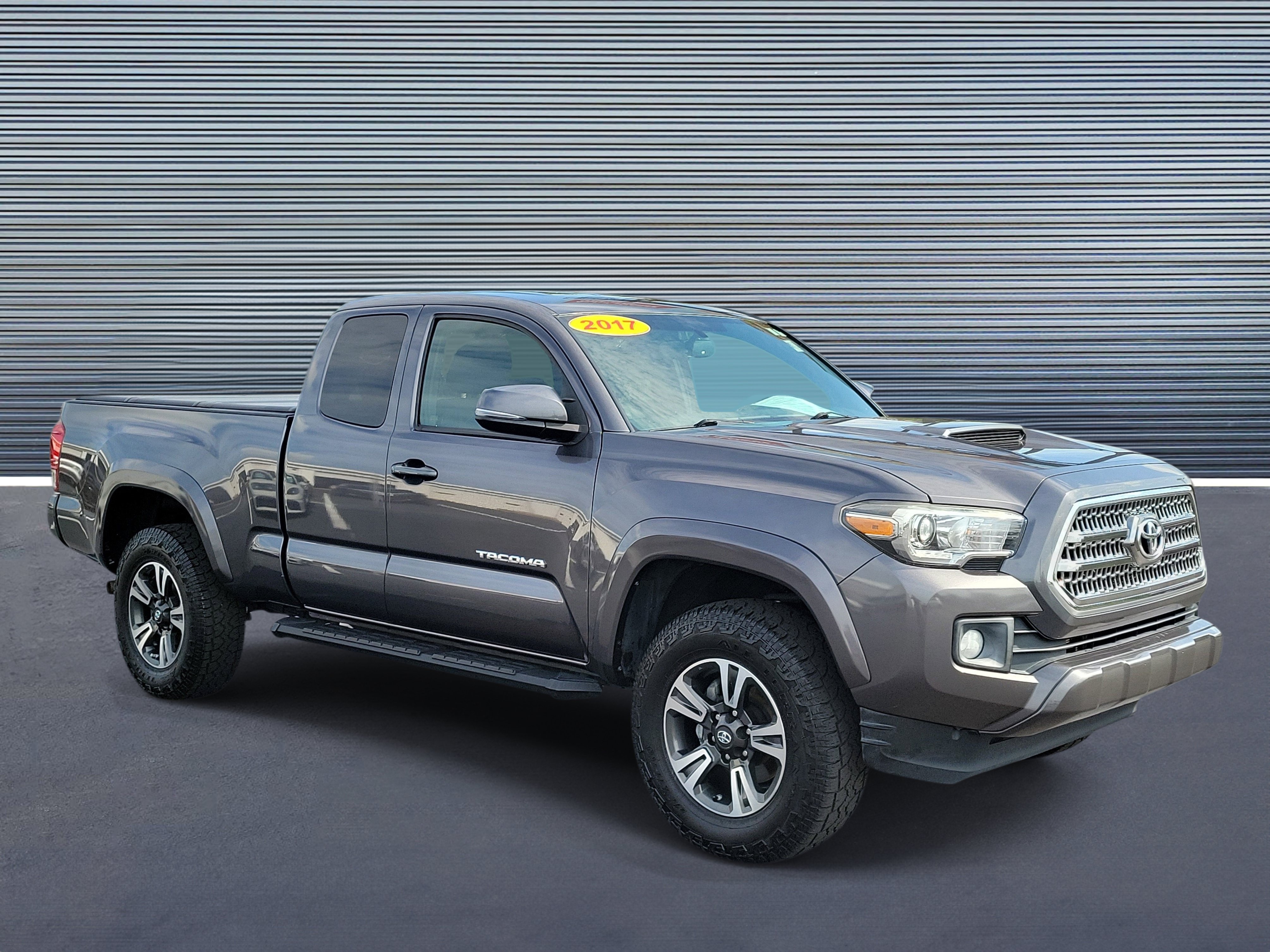 Used 2017 Toyota Tacoma TRD Sport w/ Tow Package RWD video 2