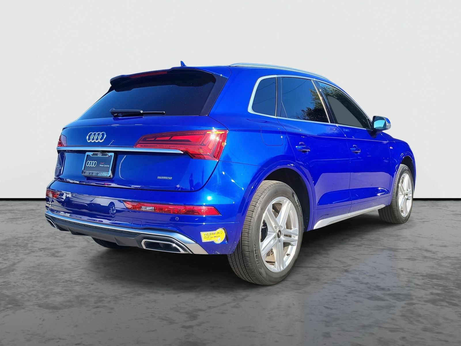 Used 2022 Audi Q5 e Premium w/ Convenience Package image 4