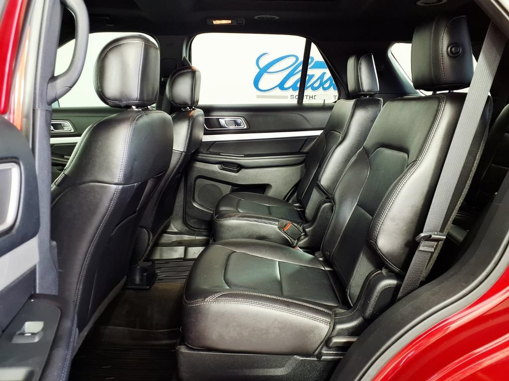 Used 2017 Ford Explorer XLT w/ Equipment Group 202A FWD image 8