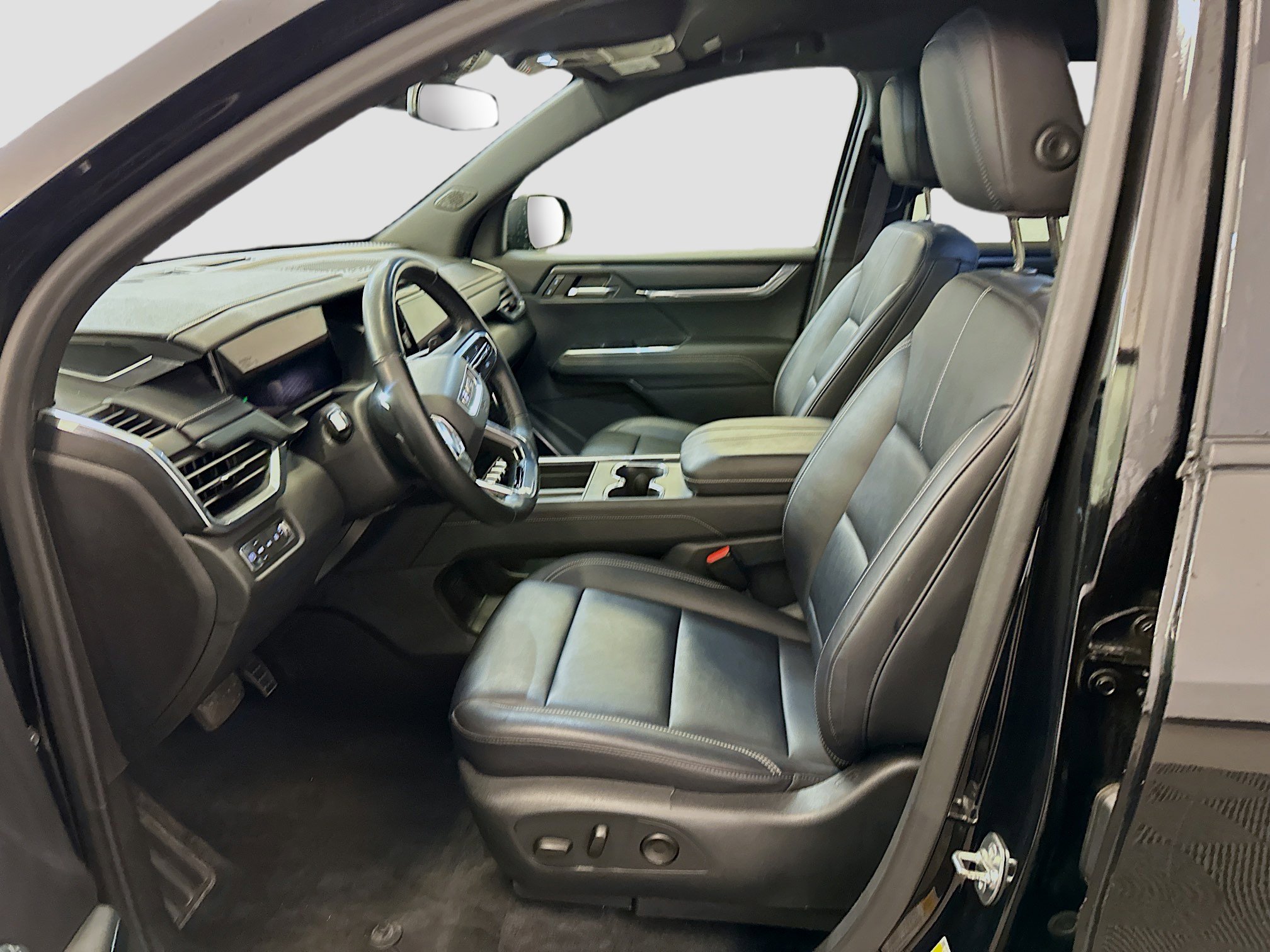 Used 2024 GMC Acadia Elevation image 13