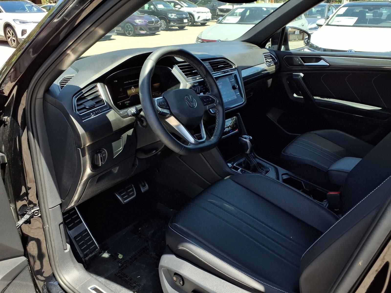 Certified 2023 Volkswagen Tiguan SE R-Line FWD image 15