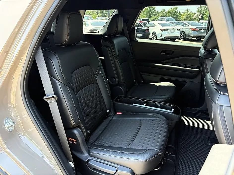 Used 2023 Nissan Pathfinder Rock Creek AWD/4WD image 42