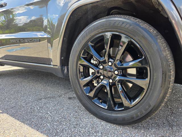 Used 2021 Jeep Grand Cherokee Laredo X image 4