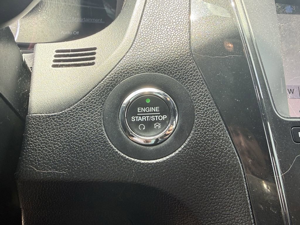 Used 2019 Ford Explorer XLT w/ Equipment Group 202A FWD image 18