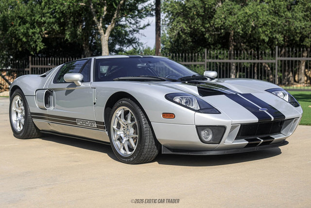 Used 2005 Ford GT RWD image 12