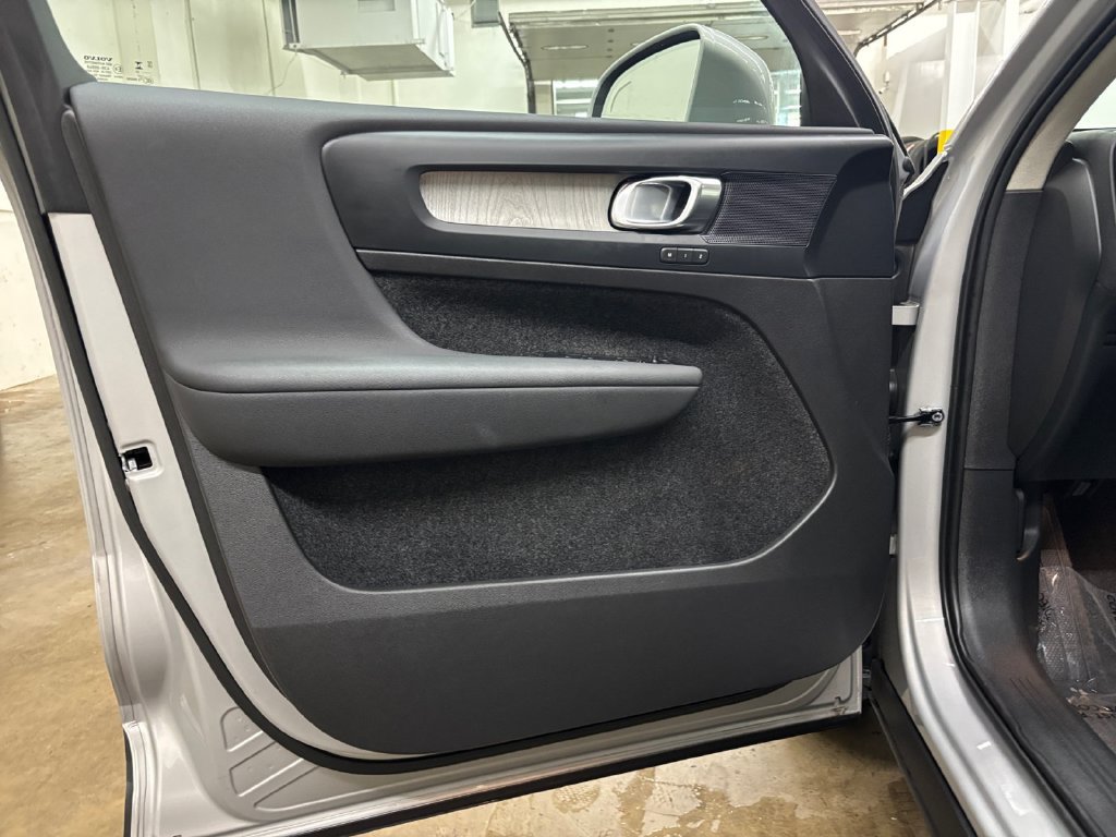 Certified 2023 Volvo XC40 B5 Core AWD/4WD image 11