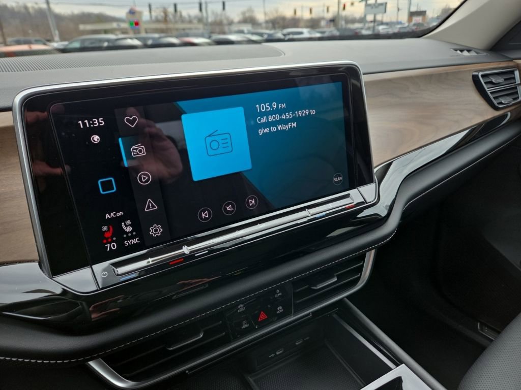 Used 2024 Volkswagen Atlas SE image 28