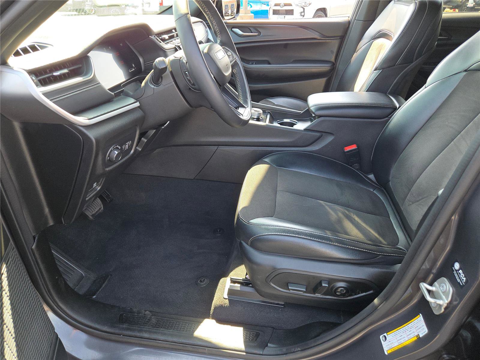Certified 2024 Jeep Grand Cherokee Altitude image 26
