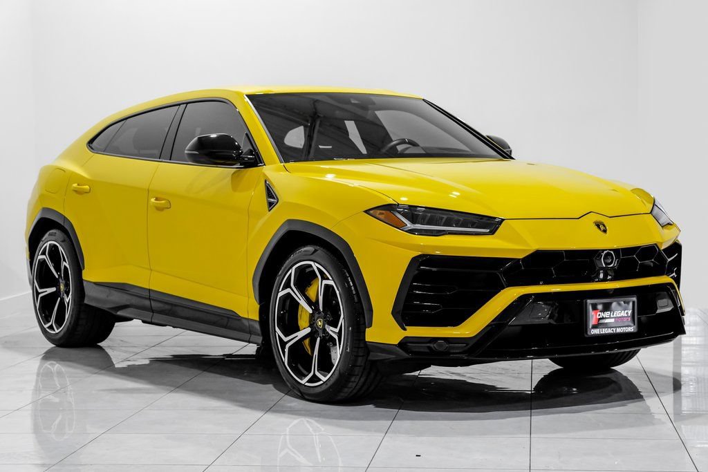 Used 2022 Lamborghini Urus AWD/4WD image 3