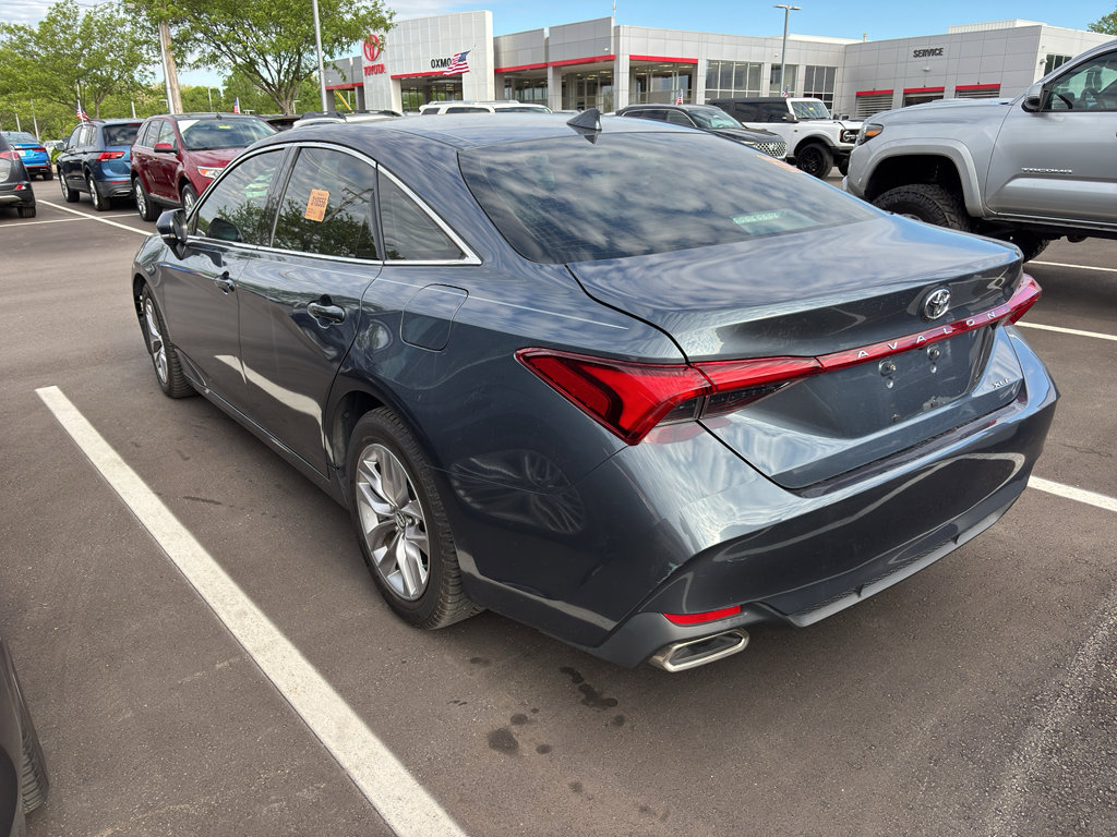 Certified 2019 Toyota Avalon XLE w/ Moonroof Package FWD image 3