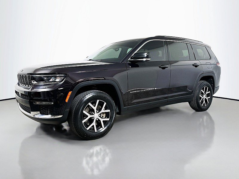 Used 2023 Jeep Grand Cherokee L Limited AWD/4WD image 3