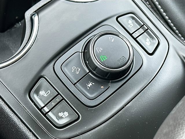 Used 2024 GMC Terrain SLT image 19