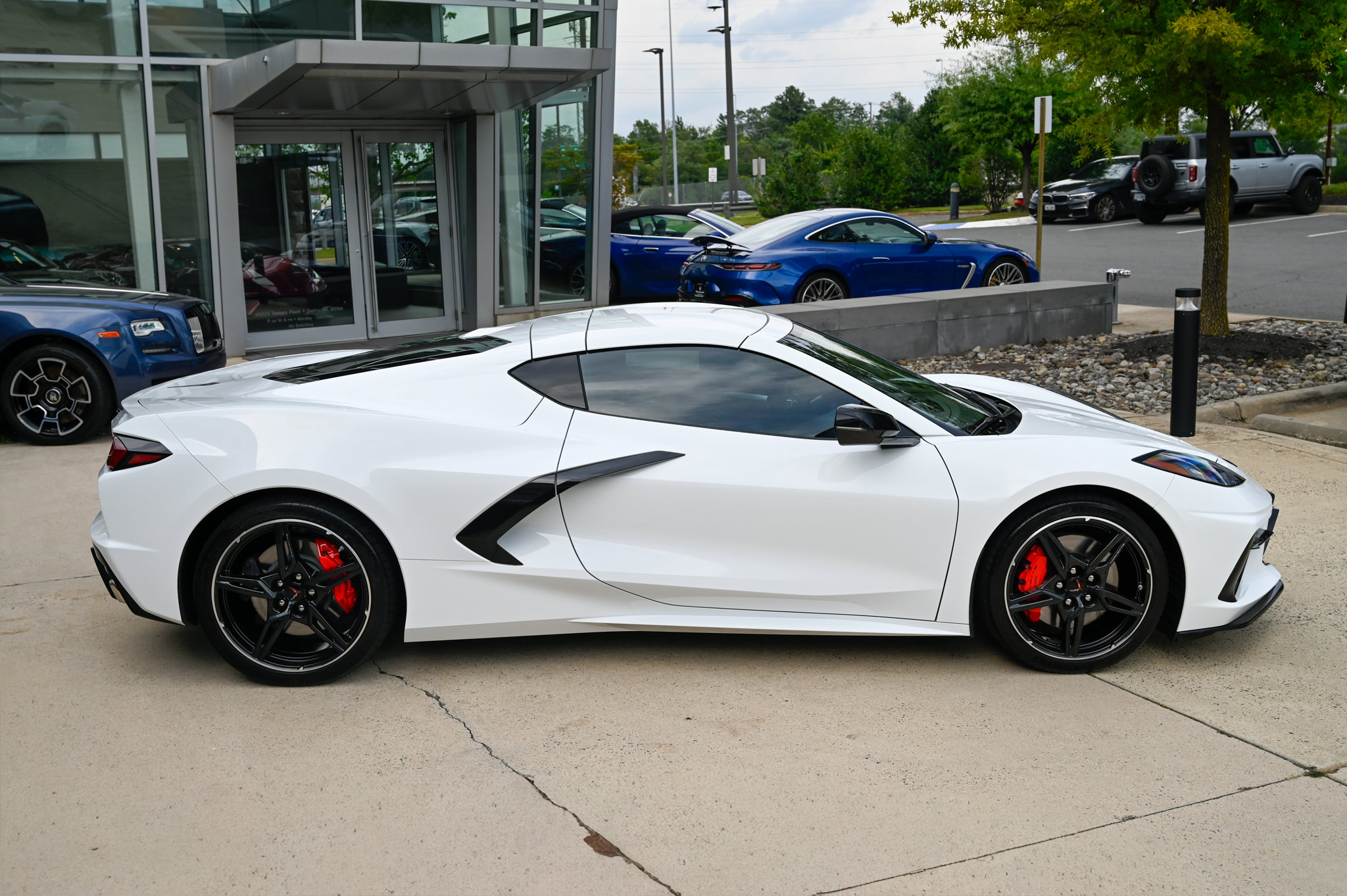 Used 2022 Chevrolet Corvette Stingray Preferred Cpe w/ Z51 Performance Package RWD image 4
