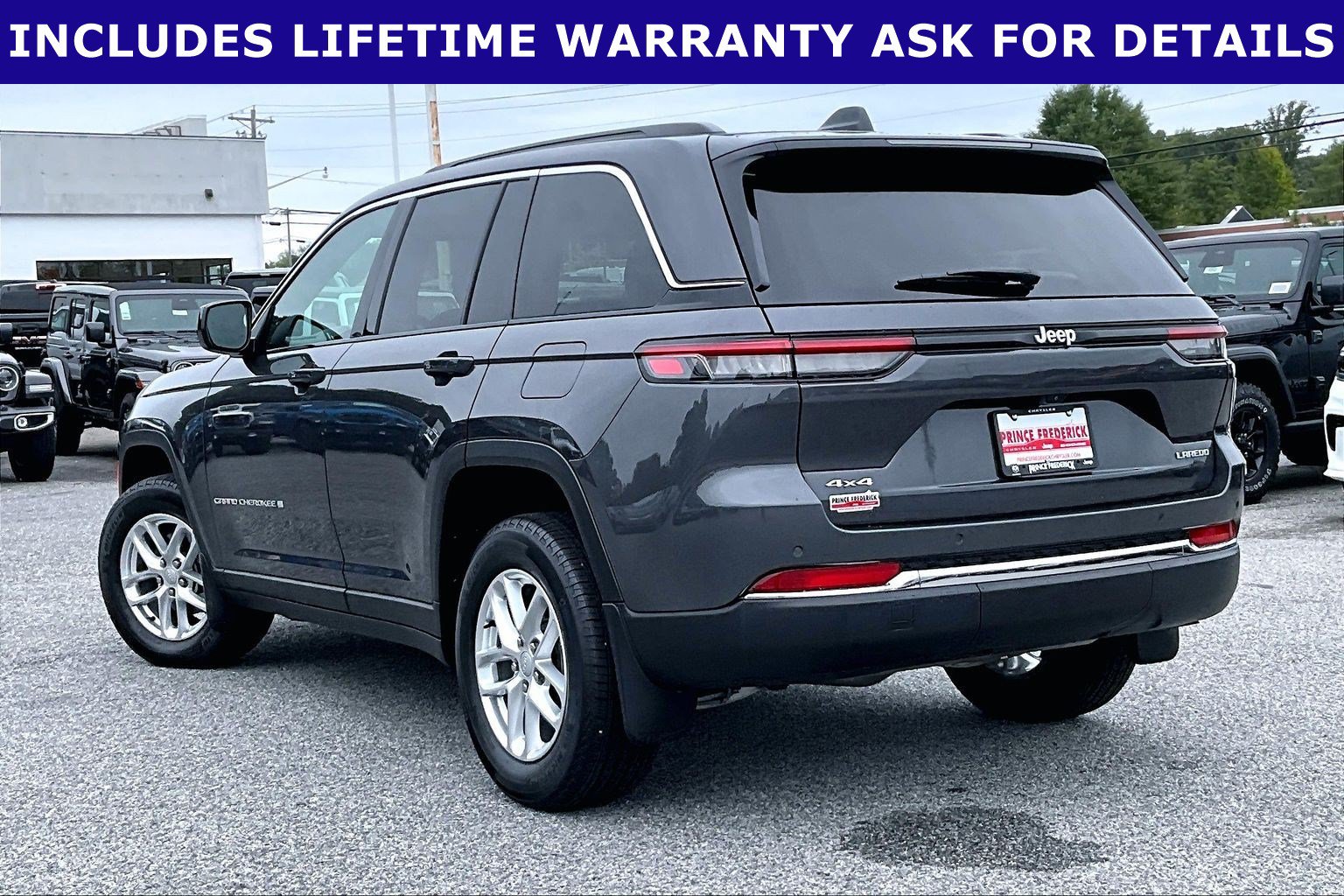 Used 2025 Jeep Grand Cherokee 4WD image 9
