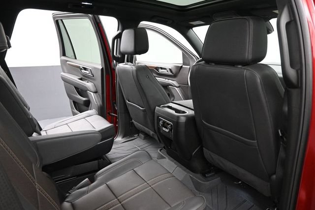Used 2025 Chevrolet Tahoe High Country AWD/4WD image 16