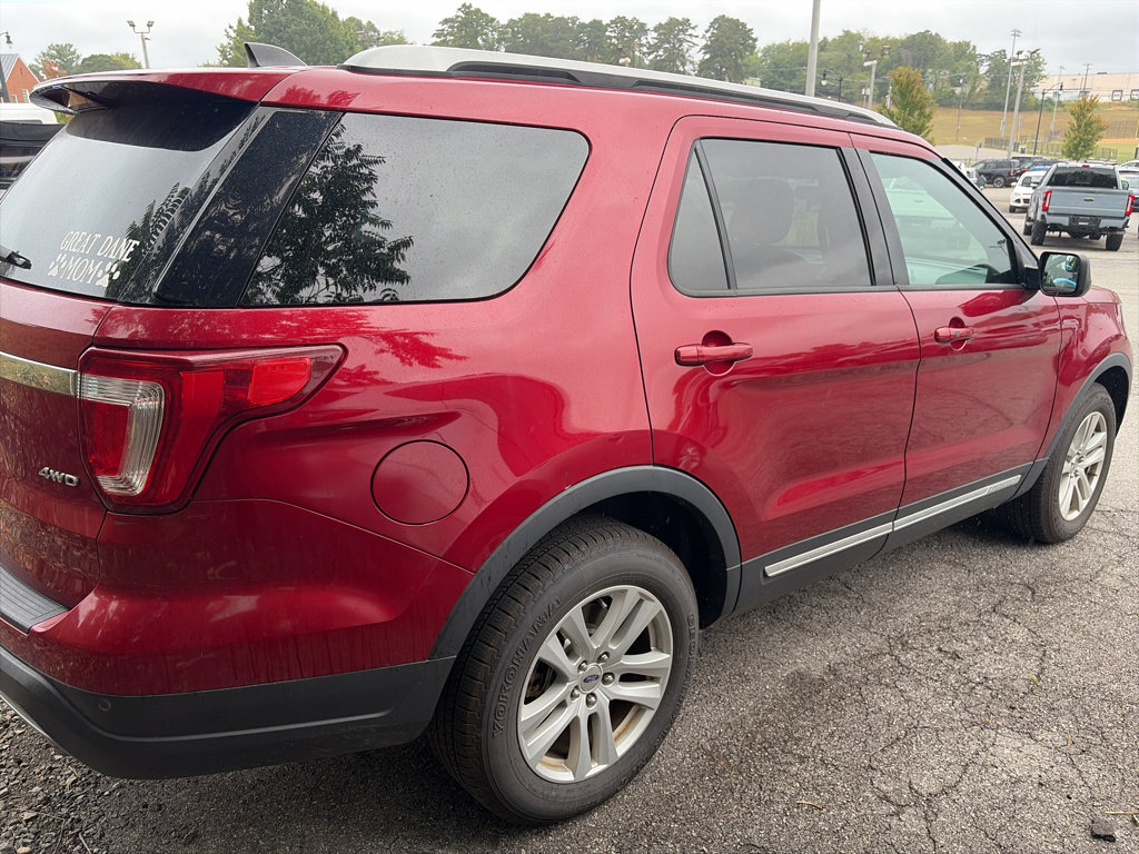 Used 2018 Ford Explorer XLT AWD/4WD image 3