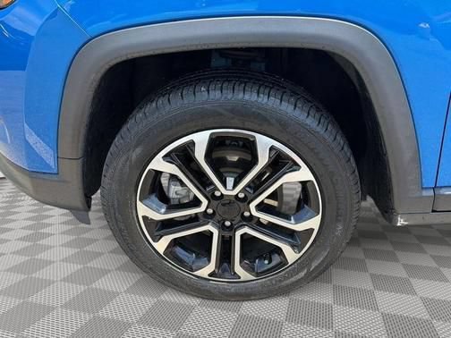 Used 2022 Jeep Compass Limited AWD/4WD image 13