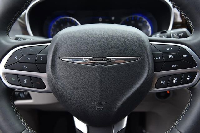 Used 2023 Chrysler Pacifica Limited FWD image 18