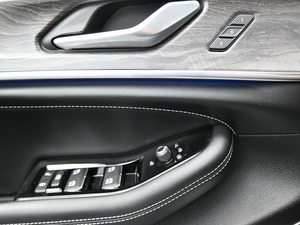 Used 2023 Jeep Grand Cherokee Overland image 25