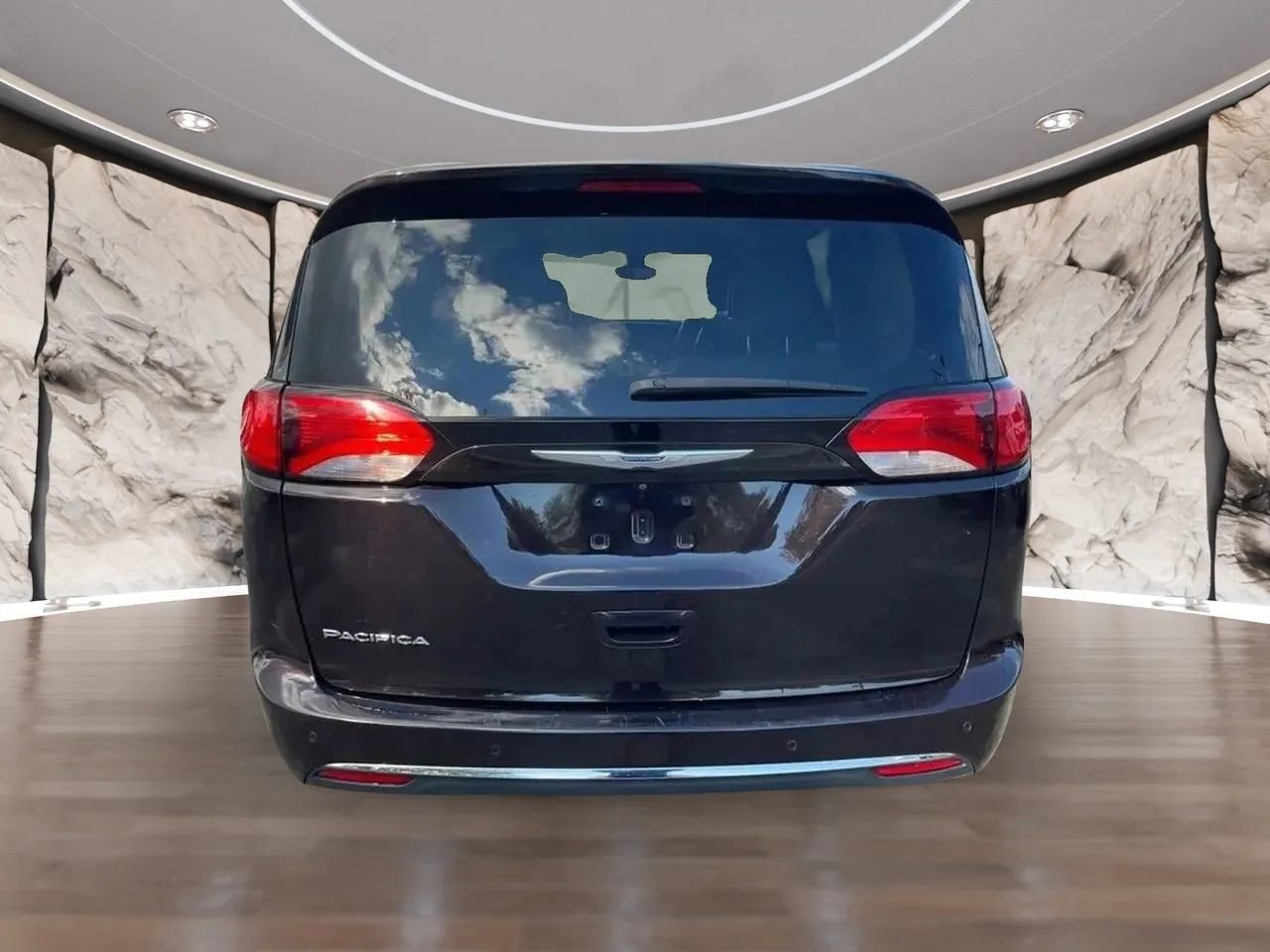 Used 2017 Chrysler Pacifica Touring-L image 3