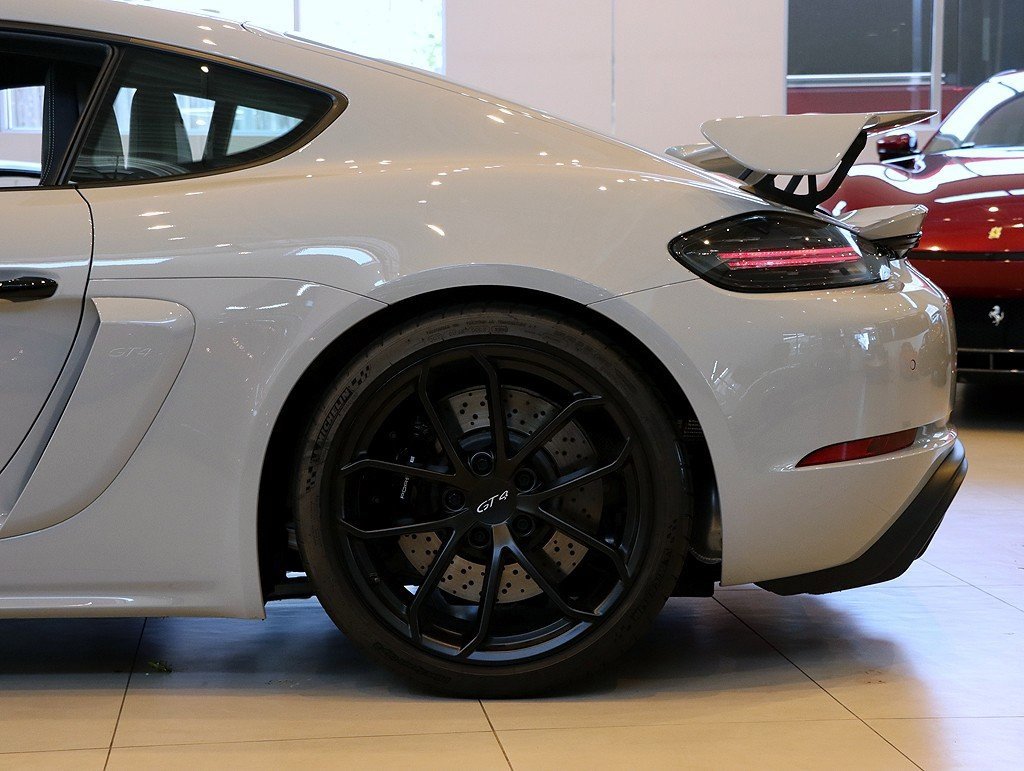 Used 2020 Porsche 718 Cayman GT4 image 37