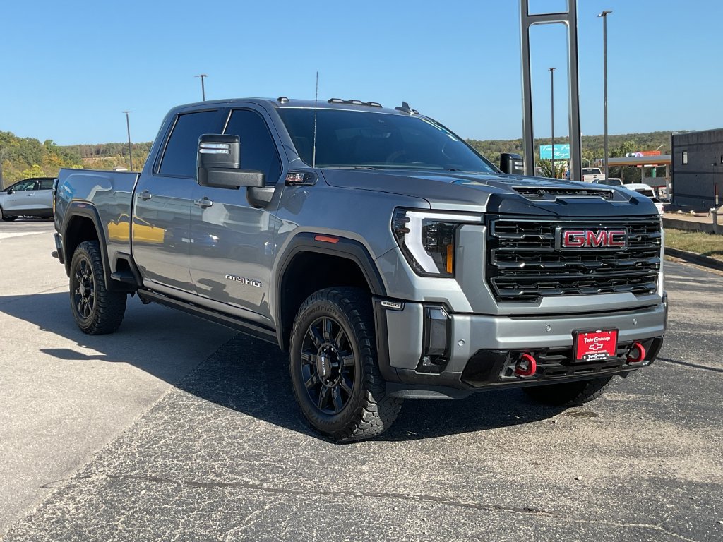 Used 2024 GMC Sierra 2500 AT4 w/ AT4 Premium Plus Package AWD/4WD image 2