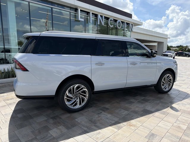 New 2026 Lincoln Navigator L Reserve AWD/4WD image 2