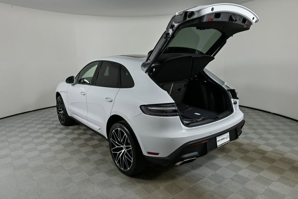New 2026 Porsche Macan image 33