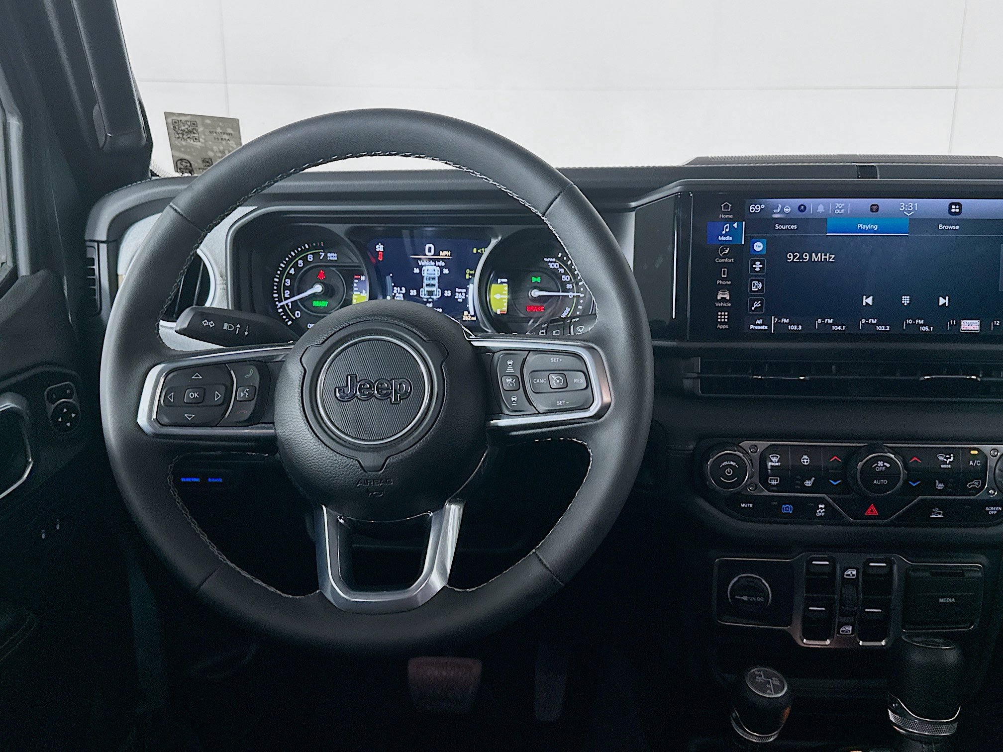 Used 2025 Jeep Wrangler Unlimited Sahara AWD/4WD image 17