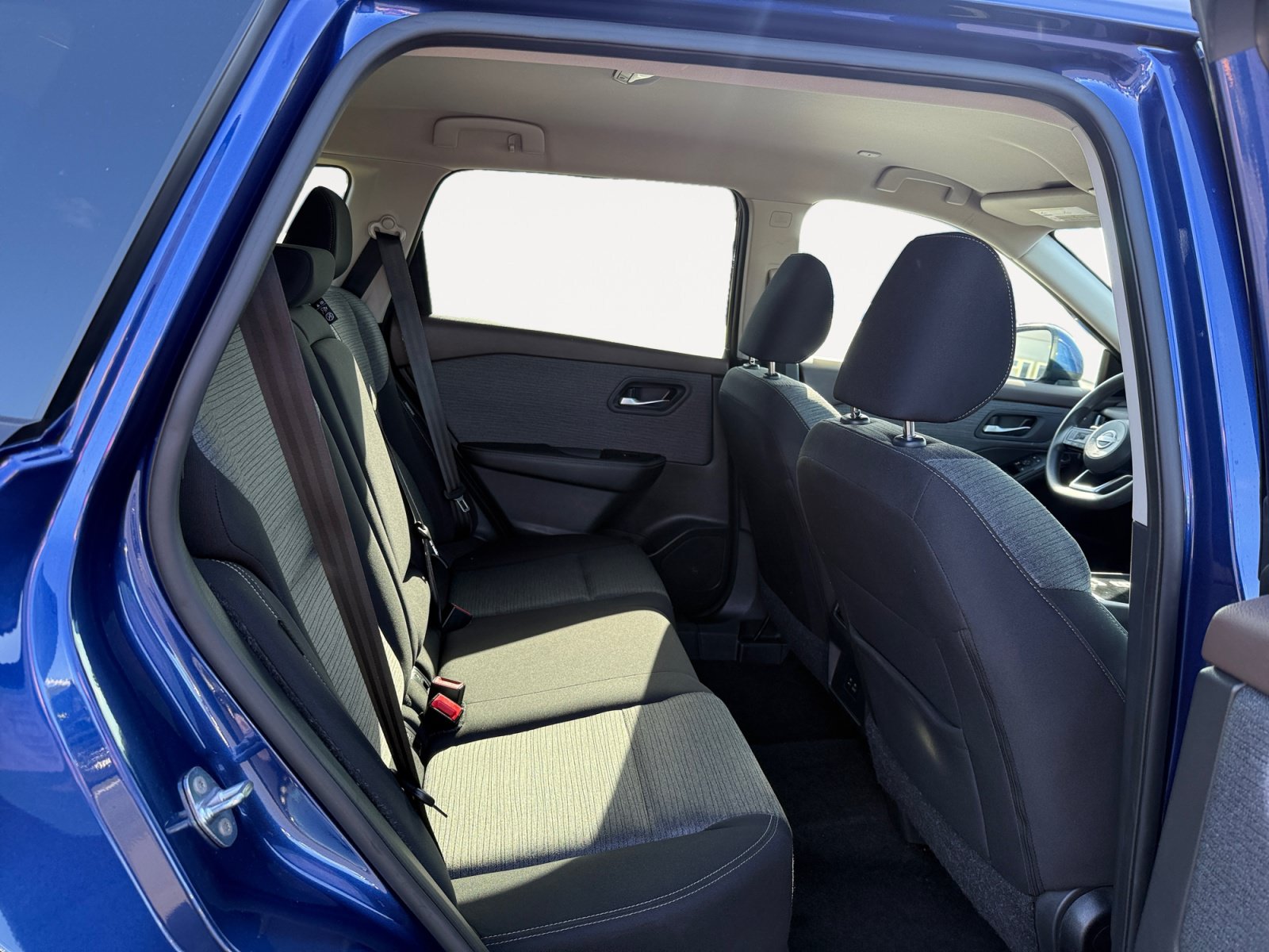 Used 2023 Nissan Rogue SV FWD image 18