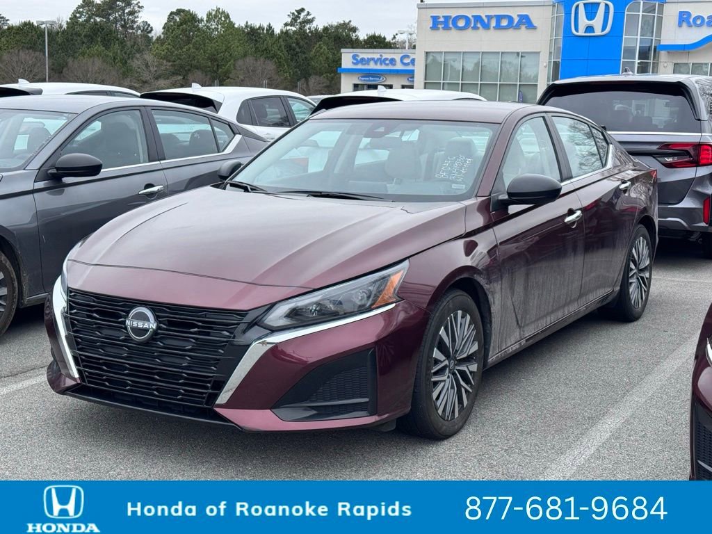 Used 2024 Nissan Altima 2.5 SV image 1