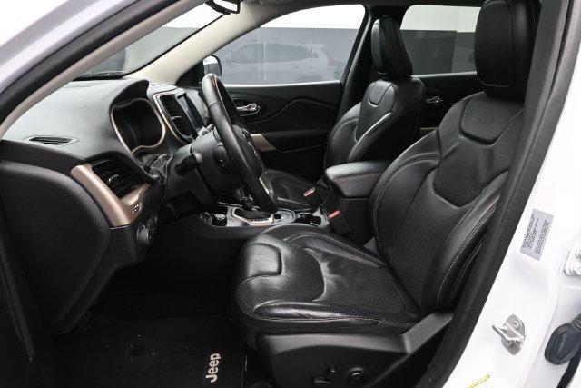 Used 2017 Jeep Cherokee Limited w/ Luxury Group AWD/4WD image 10