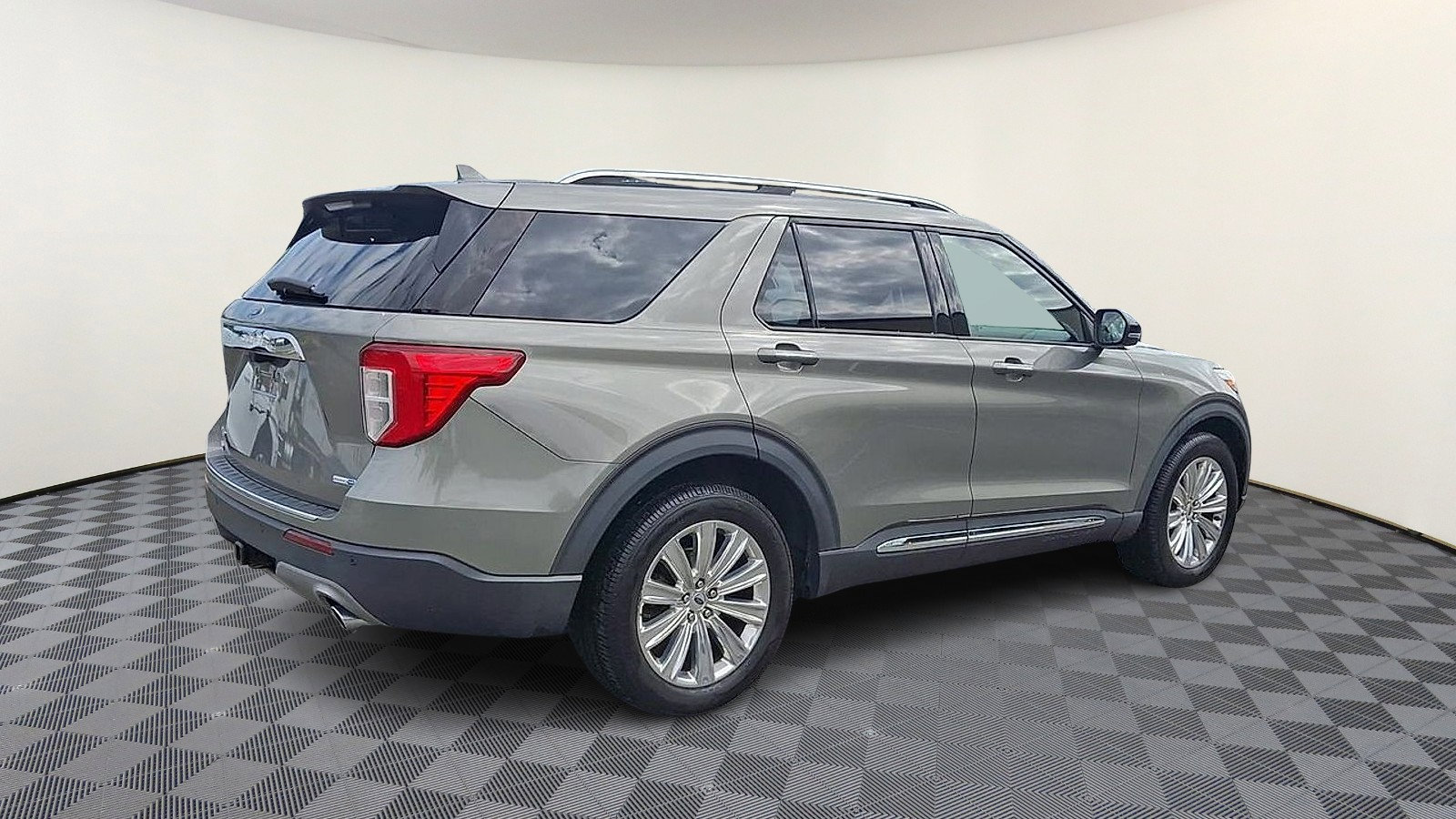 Used 2020 Ford Explorer Limited w/ Class III Trailer Tow Package AWD/4WD image 8
