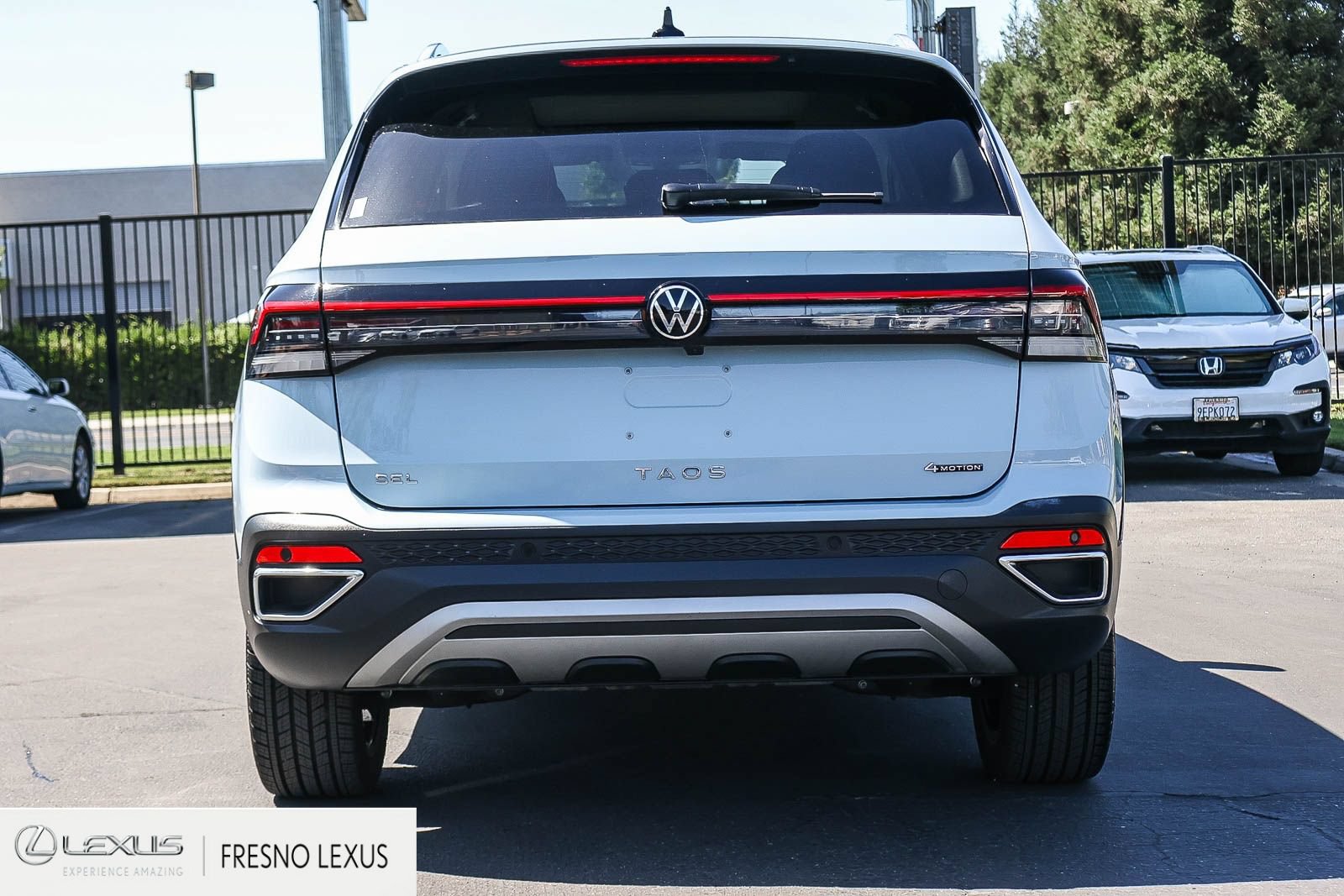 Used 2025 Volkswagen Taos SEL AWD/4WD image 5