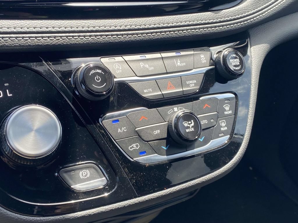 New 2026 Chrysler Pacifica Select FWD image 49