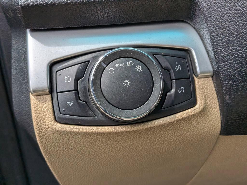 Used 2016 Ford Explorer XLT image 19
