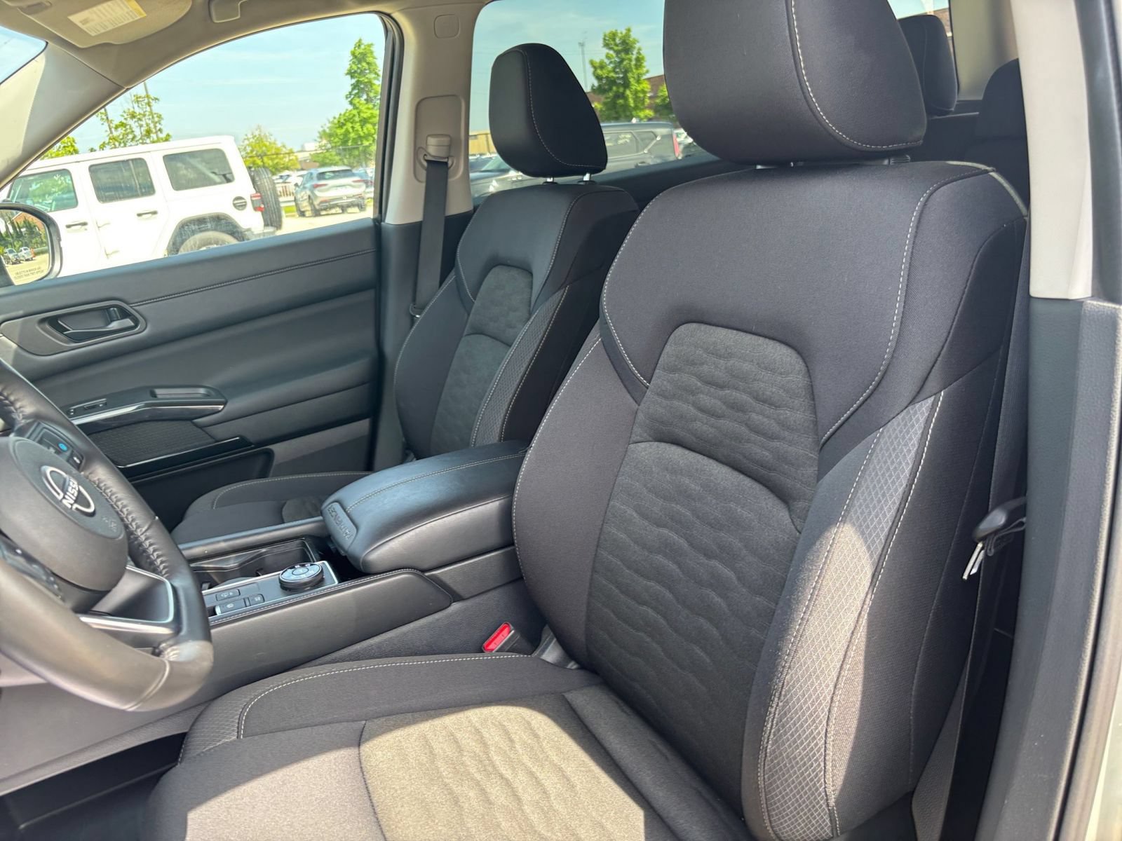 Used 2025 Nissan Pathfinder SV AWD/4WD image 37