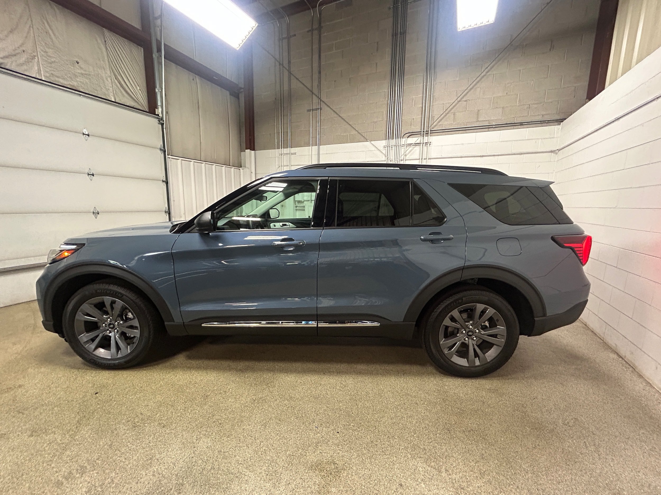 Used 2025 Ford Explorer Active w/ Active Comfort Package AWD/4WD image 5