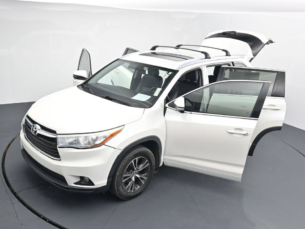 Used 2016 Toyota Highlander XLE AWD/4WD image 26