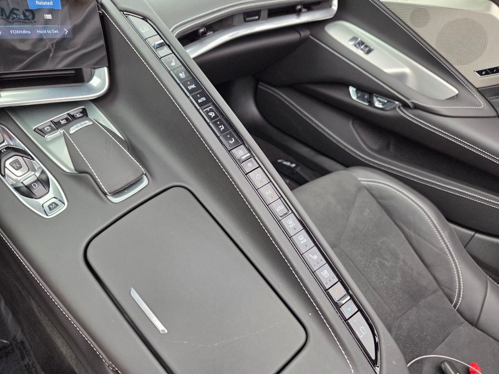 Used 2025 Chevrolet Corvette Z06 image 25