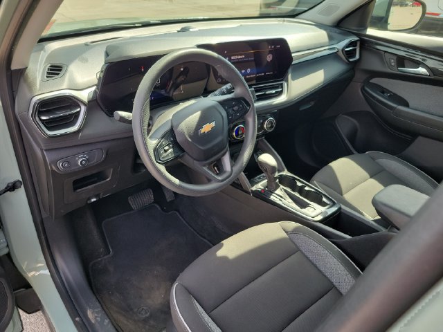 Used 2025 Chevrolet TrailBlazer LT AWD/4WD image 18