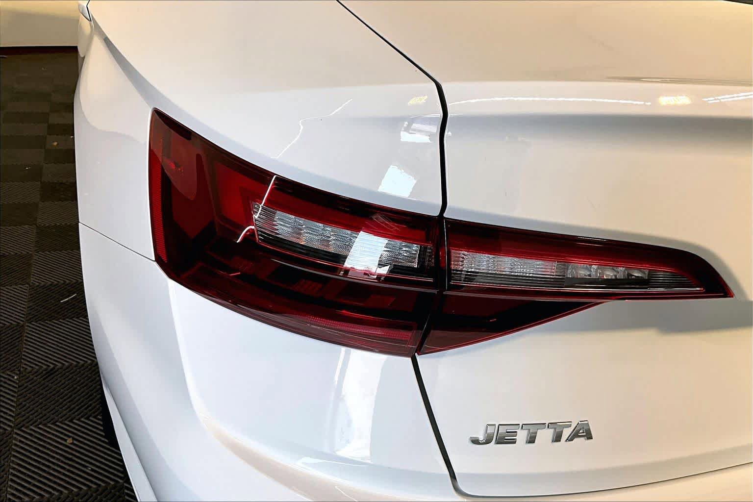 Used 2021 Volkswagen Jetta SE FWD image 28