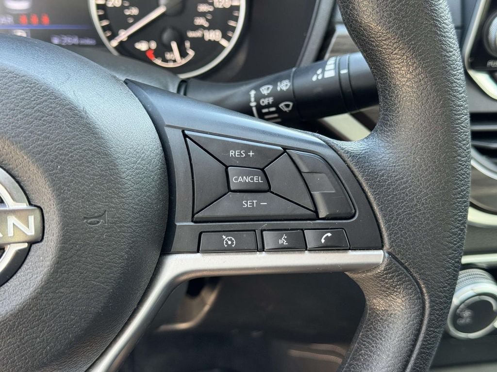 Used 2023 Nissan Altima 2.5 SV AWD/4WD image 13
