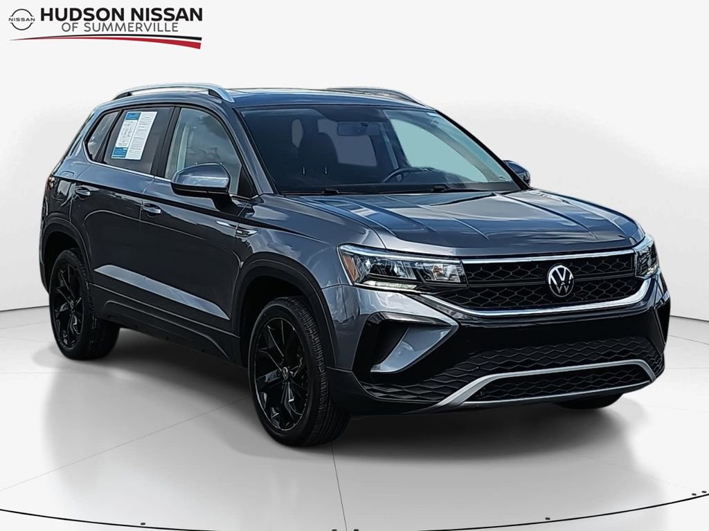 Used 2022 Volkswagen Taos SE w/ Panoramic Sunroof Package